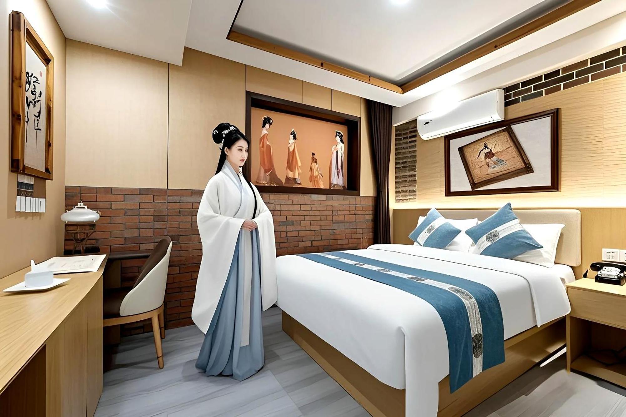 The East Hotel-Very Close To The Drum Tower,The Lama Temple,Houhai Bar Street,And The Forbidden City,There Are Many Old Beijing Traditional Hutongs Around The Hotel ,Experience The Culture Of Old Beijing Hutongs,Near Exit A Of Shichahai On Metro Line Exteriör bild
