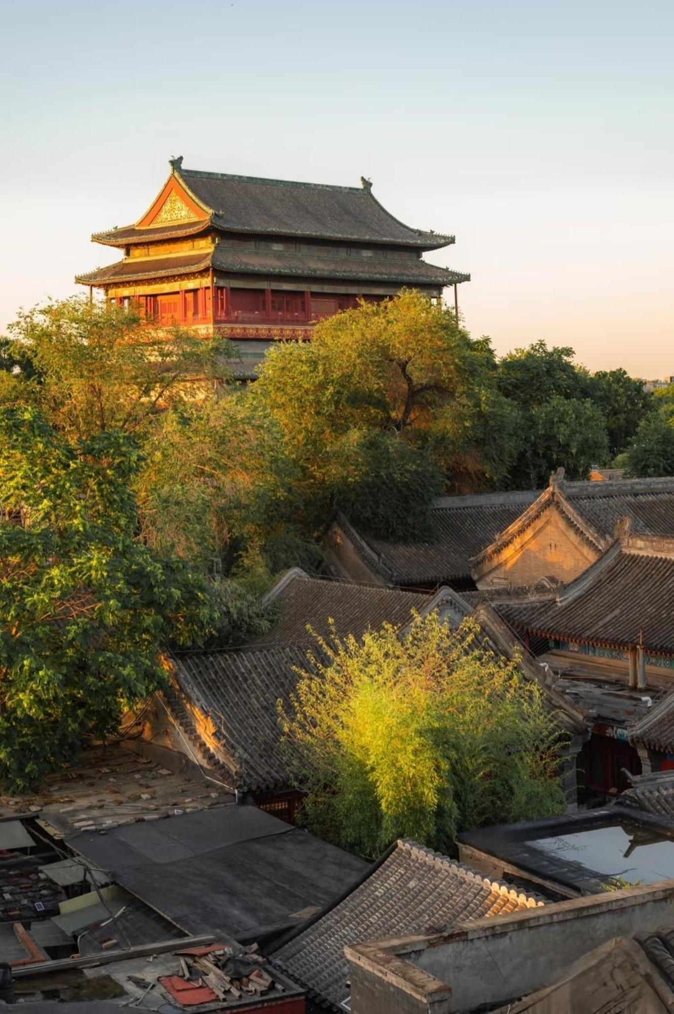 The East Hotel-Very Close To The Drum Tower,The Lama Temple,Houhai Bar Street,And The Forbidden City,There Are Many Old Beijing Traditional Hutongs Around The Hotel ,Experience The Culture Of Old Beijing Hutongs,Near Exit A Of Shichahai On Metro Line Exteriör bild